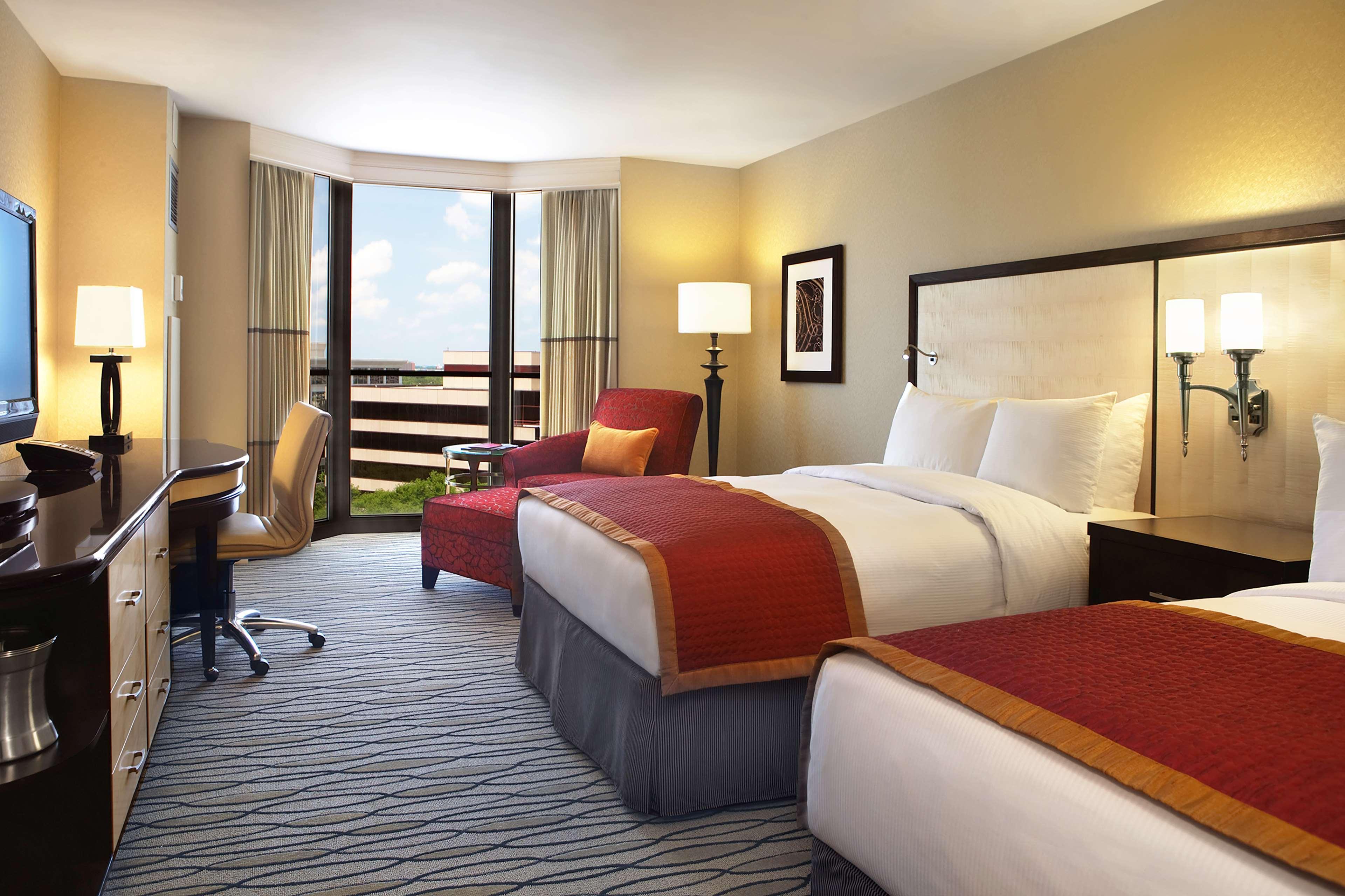 Hilton Rosemont Chicago O'Hare Hotel Room photo